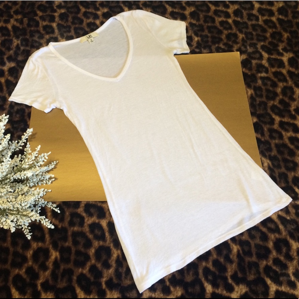 Ladies Quality V-Neck White Stretch Tee, Small⚜️